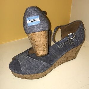 Woman’s size 5.5 Toms wedges